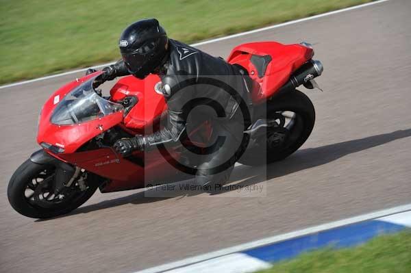 Motorcycle action photographs;Rockingham;Rockingham photographs;Trackday digital images;event digital images;eventdigitalimages;no limits trackday;peter wileman photography;rockingham corby northamptonshire;trackday;trackday photos