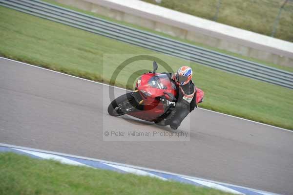 Motorcycle action photographs;Rockingham;Rockingham photographs;Trackday digital images;event digital images;eventdigitalimages;no limits trackday;peter wileman photography;rockingham corby northamptonshire;trackday;trackday photos