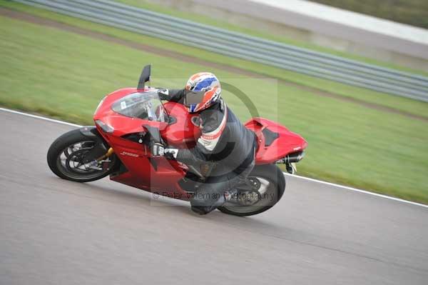 Motorcycle action photographs;Rockingham;Rockingham photographs;Trackday digital images;event digital images;eventdigitalimages;no limits trackday;peter wileman photography;rockingham corby northamptonshire;trackday;trackday photos
