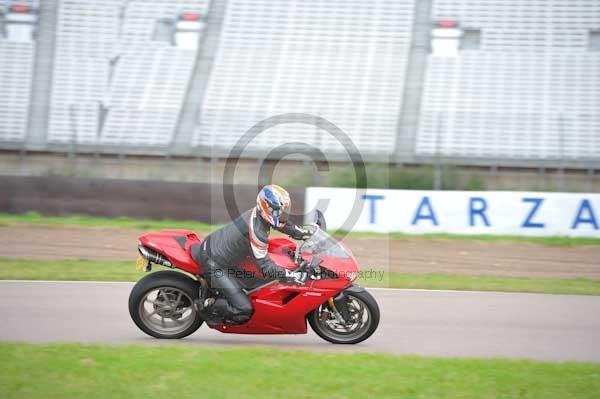 Motorcycle action photographs;Rockingham;Rockingham photographs;Trackday digital images;event digital images;eventdigitalimages;no limits trackday;peter wileman photography;rockingham corby northamptonshire;trackday;trackday photos