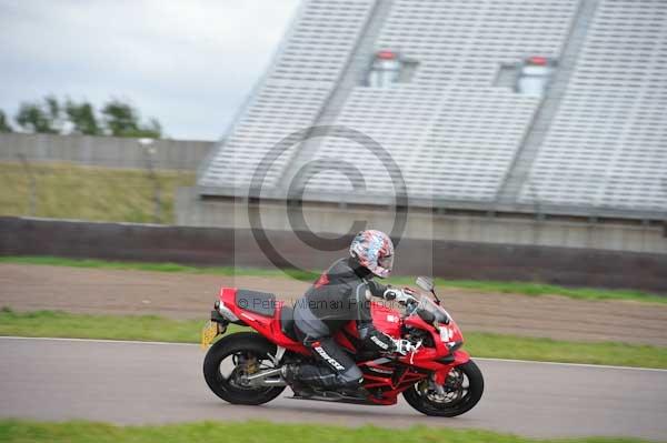 Motorcycle action photographs;Rockingham;Rockingham photographs;Trackday digital images;event digital images;eventdigitalimages;no limits trackday;peter wileman photography;rockingham corby northamptonshire;trackday;trackday photos