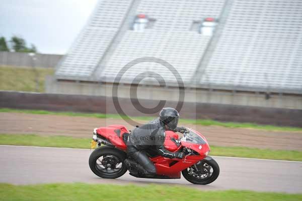 Motorcycle action photographs;Rockingham;Rockingham photographs;Trackday digital images;event digital images;eventdigitalimages;no limits trackday;peter wileman photography;rockingham corby northamptonshire;trackday;trackday photos