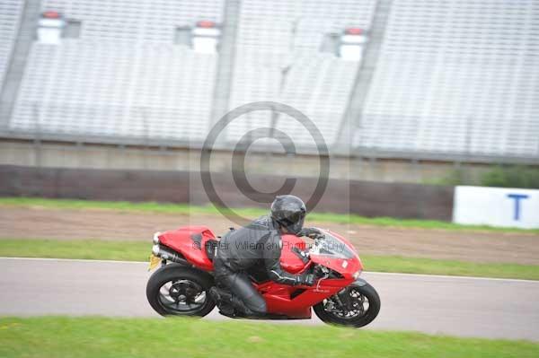 Motorcycle action photographs;Rockingham;Rockingham photographs;Trackday digital images;event digital images;eventdigitalimages;no limits trackday;peter wileman photography;rockingham corby northamptonshire;trackday;trackday photos