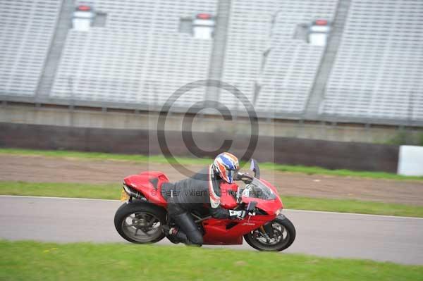 Motorcycle action photographs;Rockingham;Rockingham photographs;Trackday digital images;event digital images;eventdigitalimages;no limits trackday;peter wileman photography;rockingham corby northamptonshire;trackday;trackday photos