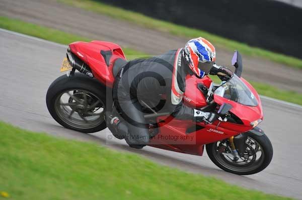Motorcycle action photographs;Rockingham;Rockingham photographs;Trackday digital images;event digital images;eventdigitalimages;no limits trackday;peter wileman photography;rockingham corby northamptonshire;trackday;trackday photos