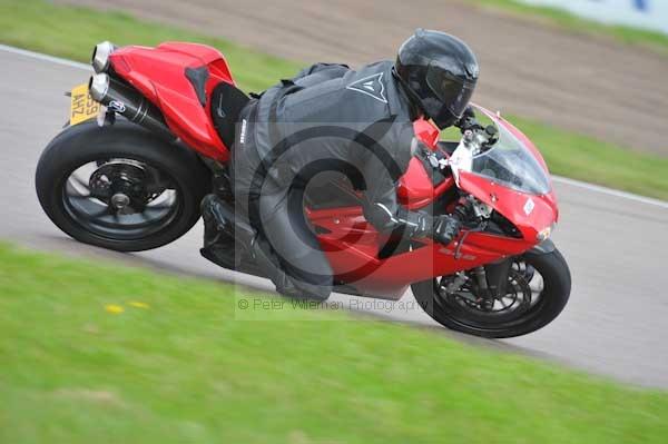 Motorcycle action photographs;Rockingham;Rockingham photographs;Trackday digital images;event digital images;eventdigitalimages;no limits trackday;peter wileman photography;rockingham corby northamptonshire;trackday;trackday photos