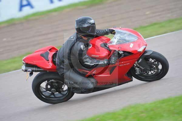 Motorcycle action photographs;Rockingham;Rockingham photographs;Trackday digital images;event digital images;eventdigitalimages;no limits trackday;peter wileman photography;rockingham corby northamptonshire;trackday;trackday photos