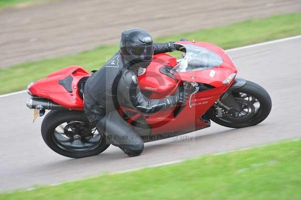 Motorcycle action photographs;Rockingham;Rockingham photographs;Trackday digital images;event digital images;eventdigitalimages;no limits trackday;peter wileman photography;rockingham corby northamptonshire;trackday;trackday photos
