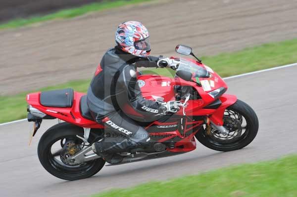Motorcycle action photographs;Rockingham;Rockingham photographs;Trackday digital images;event digital images;eventdigitalimages;no limits trackday;peter wileman photography;rockingham corby northamptonshire;trackday;trackday photos