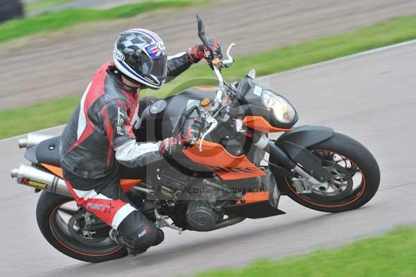 Motorcycle action photographs;Rockingham;Rockingham photographs;Trackday digital images;event digital images;eventdigitalimages;no limits trackday;peter wileman photography;rockingham corby northamptonshire;trackday;trackday photos