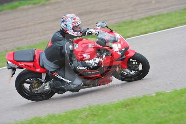 Motorcycle action photographs;Rockingham;Rockingham photographs;Trackday digital images;event digital images;eventdigitalimages;no limits trackday;peter wileman photography;rockingham corby northamptonshire;trackday;trackday photos