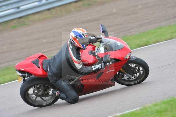 Motorcycle action photographs;Rockingham;Rockingham photographs;Trackday digital images;event digital images;eventdigitalimages;no limits trackday;peter wileman photography;rockingham corby northamptonshire;trackday;trackday photos