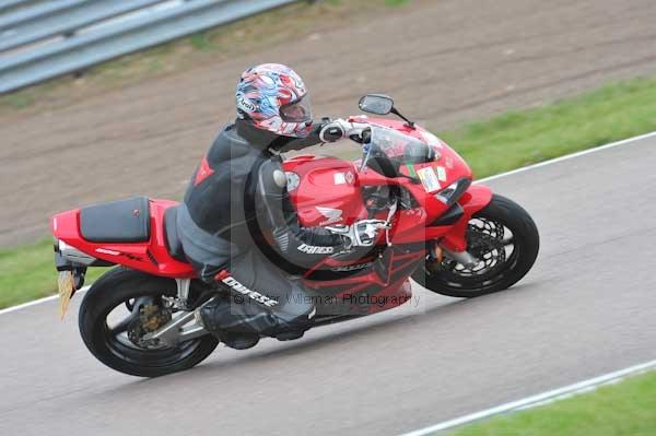Motorcycle action photographs;Rockingham;Rockingham photographs;Trackday digital images;event digital images;eventdigitalimages;no limits trackday;peter wileman photography;rockingham corby northamptonshire;trackday;trackday photos