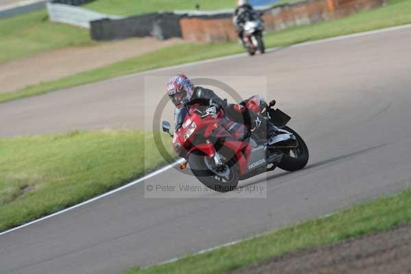 Motorcycle action photographs;Rockingham;Rockingham photographs;Trackday digital images;event digital images;eventdigitalimages;no limits trackday;peter wileman photography;rockingham corby northamptonshire;trackday;trackday photos