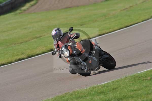 Motorcycle action photographs;Rockingham;Rockingham photographs;Trackday digital images;event digital images;eventdigitalimages;no limits trackday;peter wileman photography;rockingham corby northamptonshire;trackday;trackday photos
