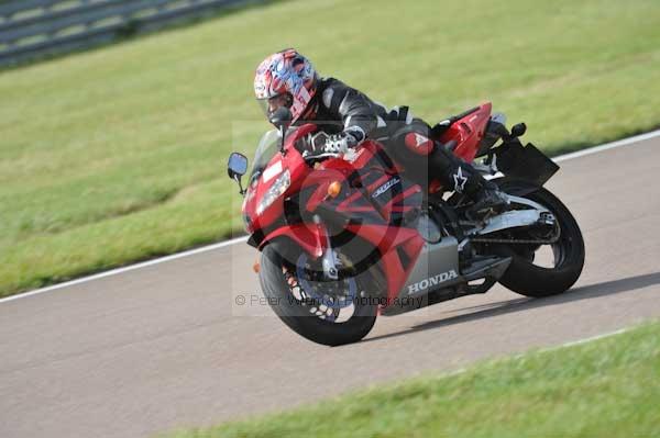 Motorcycle action photographs;Rockingham;Rockingham photographs;Trackday digital images;event digital images;eventdigitalimages;no limits trackday;peter wileman photography;rockingham corby northamptonshire;trackday;trackday photos
