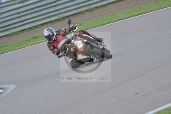 Motorcycle action photographs;Rockingham;Rockingham photographs;Trackday digital images;event digital images;eventdigitalimages;no limits trackday;peter wileman photography;rockingham corby northamptonshire;trackday;trackday photos