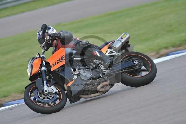 Motorcycle action photographs;Rockingham;Rockingham photographs;Trackday digital images;event digital images;eventdigitalimages;no limits trackday;peter wileman photography;rockingham corby northamptonshire;trackday;trackday photos
