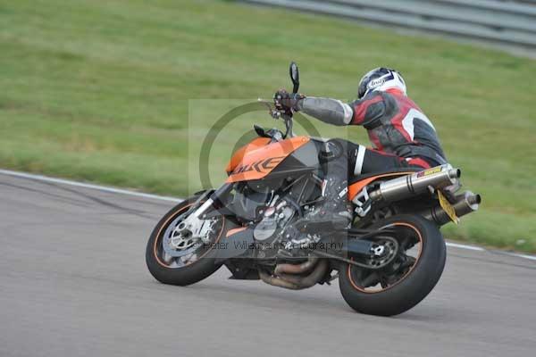 Motorcycle action photographs;Rockingham;Rockingham photographs;Trackday digital images;event digital images;eventdigitalimages;no limits trackday;peter wileman photography;rockingham corby northamptonshire;trackday;trackday photos