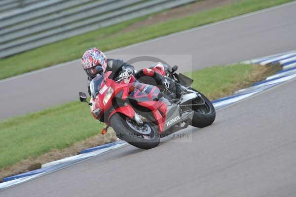 Motorcycle action photographs;Rockingham;Rockingham photographs;Trackday digital images;event digital images;eventdigitalimages;no limits trackday;peter wileman photography;rockingham corby northamptonshire;trackday;trackday photos