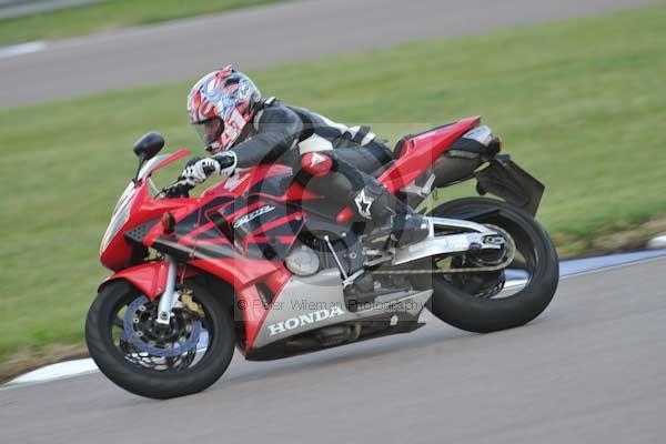 Motorcycle action photographs;Rockingham;Rockingham photographs;Trackday digital images;event digital images;eventdigitalimages;no limits trackday;peter wileman photography;rockingham corby northamptonshire;trackday;trackday photos