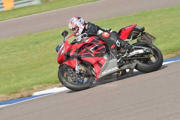 Motorcycle action photographs;Rockingham;Rockingham photographs;Trackday digital images;event digital images;eventdigitalimages;no limits trackday;peter wileman photography;rockingham corby northamptonshire;trackday;trackday photos