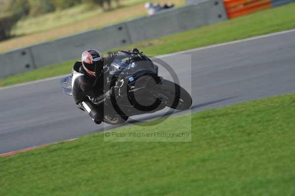 Motorcycle action photographs;Trackday digital images;event digital images;eventdigitalimages;no limits trackday;peter wileman photography;snetterton;snetterton circuit norfolk;snetterton photographs;trackday;trackday photos