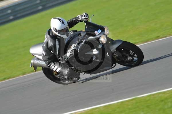 Motorcycle action photographs;Trackday digital images;event digital images;eventdigitalimages;no limits trackday;peter wileman photography;snetterton;snetterton circuit norfolk;snetterton photographs;trackday;trackday photos