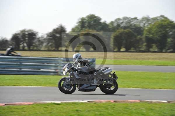 Motorcycle action photographs;Trackday digital images;event digital images;eventdigitalimages;no limits trackday;peter wileman photography;snetterton;snetterton circuit norfolk;snetterton photographs;trackday;trackday photos