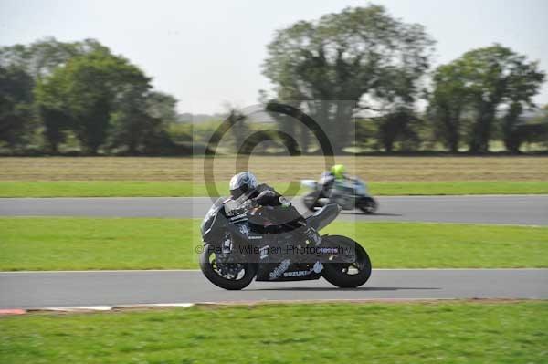 Motorcycle action photographs;Trackday digital images;event digital images;eventdigitalimages;no limits trackday;peter wileman photography;snetterton;snetterton circuit norfolk;snetterton photographs;trackday;trackday photos