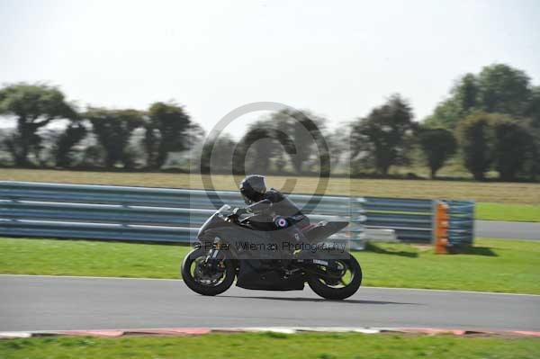 Motorcycle action photographs;Trackday digital images;event digital images;eventdigitalimages;no limits trackday;peter wileman photography;snetterton;snetterton circuit norfolk;snetterton photographs;trackday;trackday photos