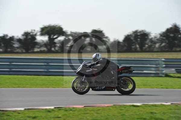 Motorcycle action photographs;Trackday digital images;event digital images;eventdigitalimages;no limits trackday;peter wileman photography;snetterton;snetterton circuit norfolk;snetterton photographs;trackday;trackday photos
