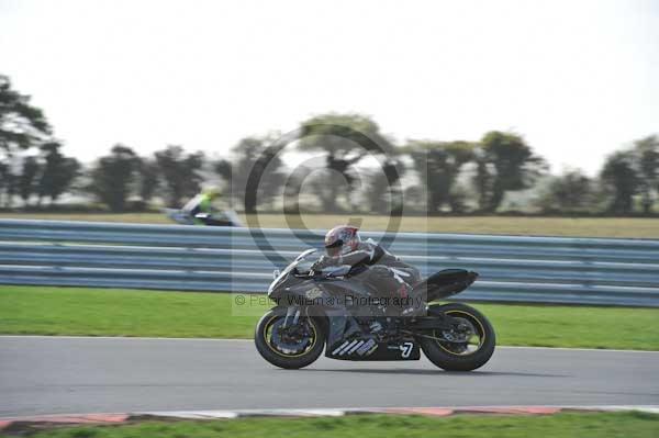 Motorcycle action photographs;Trackday digital images;event digital images;eventdigitalimages;no limits trackday;peter wileman photography;snetterton;snetterton circuit norfolk;snetterton photographs;trackday;trackday photos