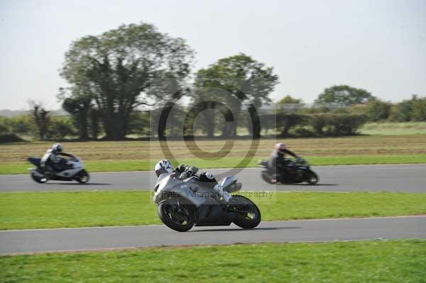 Motorcycle action photographs;Trackday digital images;event digital images;eventdigitalimages;no limits trackday;peter wileman photography;snetterton;snetterton circuit norfolk;snetterton photographs;trackday;trackday photos