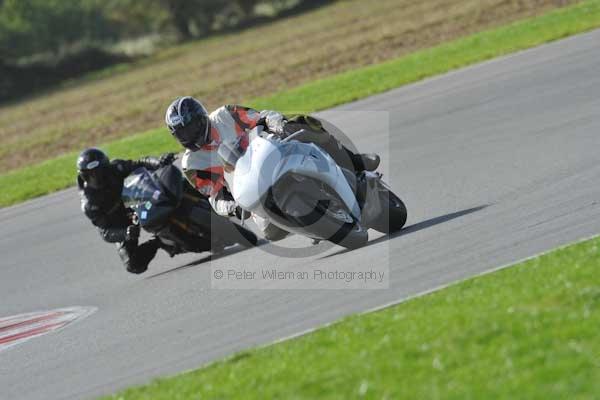 Motorcycle action photographs;Trackday digital images;event digital images;eventdigitalimages;no limits trackday;peter wileman photography;snetterton;snetterton circuit norfolk;snetterton photographs;trackday;trackday photos