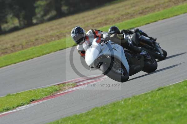Motorcycle action photographs;Trackday digital images;event digital images;eventdigitalimages;no limits trackday;peter wileman photography;snetterton;snetterton circuit norfolk;snetterton photographs;trackday;trackday photos