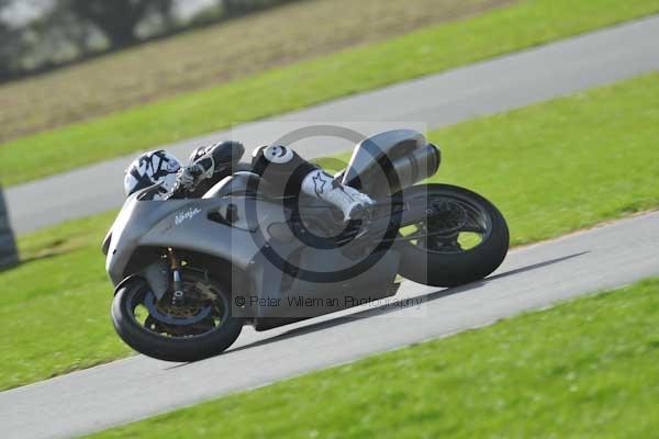 Motorcycle action photographs;Trackday digital images;event digital images;eventdigitalimages;no limits trackday;peter wileman photography;snetterton;snetterton circuit norfolk;snetterton photographs;trackday;trackday photos