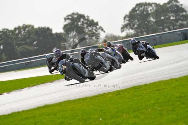 Motorcycle action photographs;Trackday digital images;event digital images;eventdigitalimages;no limits trackday;peter wileman photography;snetterton;snetterton circuit norfolk;snetterton photographs;trackday;trackday photos