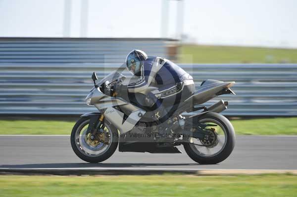 Motorcycle action photographs;Trackday digital images;event digital images;eventdigitalimages;no limits trackday;peter wileman photography;snetterton;snetterton circuit norfolk;snetterton photographs;trackday;trackday photos