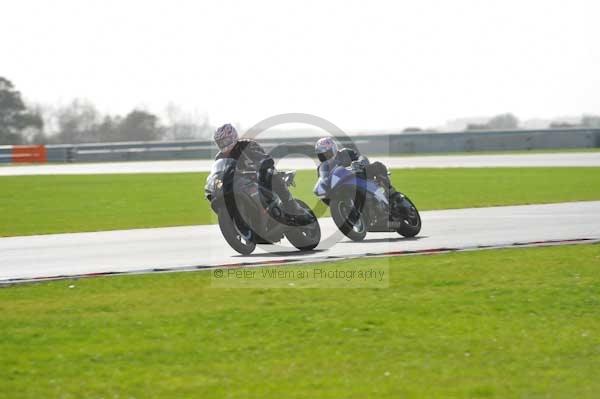 Motorcycle action photographs;Trackday digital images;event digital images;eventdigitalimages;no limits trackday;peter wileman photography;snetterton;snetterton circuit norfolk;snetterton photographs;trackday;trackday photos