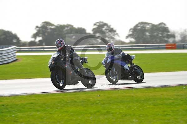 Motorcycle action photographs;Trackday digital images;event digital images;eventdigitalimages;no limits trackday;peter wileman photography;snetterton;snetterton circuit norfolk;snetterton photographs;trackday;trackday photos