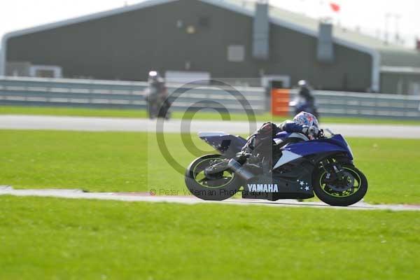 Motorcycle action photographs;Trackday digital images;event digital images;eventdigitalimages;no limits trackday;peter wileman photography;snetterton;snetterton circuit norfolk;snetterton photographs;trackday;trackday photos