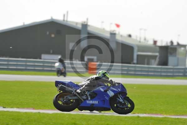 Motorcycle action photographs;Trackday digital images;event digital images;eventdigitalimages;no limits trackday;peter wileman photography;snetterton;snetterton circuit norfolk;snetterton photographs;trackday;trackday photos
