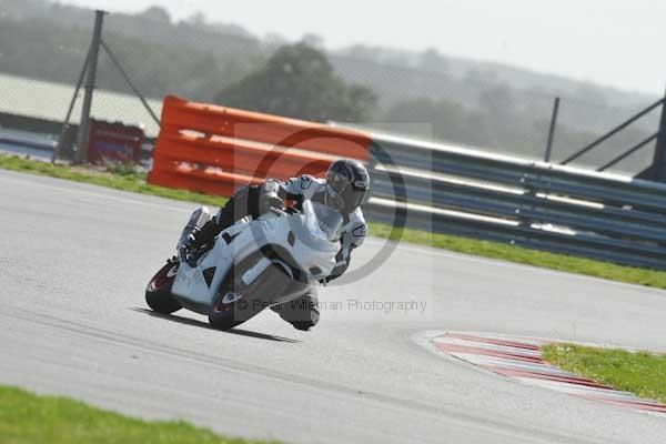 Motorcycle action photographs;Trackday digital images;event digital images;eventdigitalimages;no limits trackday;peter wileman photography;snetterton;snetterton circuit norfolk;snetterton photographs;trackday;trackday photos