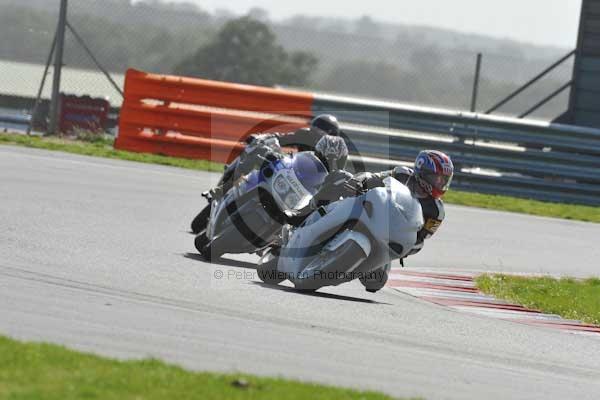 Motorcycle action photographs;Trackday digital images;event digital images;eventdigitalimages;no limits trackday;peter wileman photography;snetterton;snetterton circuit norfolk;snetterton photographs;trackday;trackday photos
