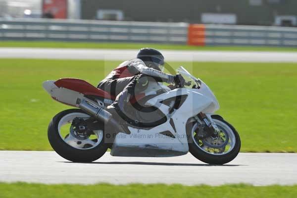 Motorcycle action photographs;Trackday digital images;event digital images;eventdigitalimages;no limits trackday;peter wileman photography;snetterton;snetterton circuit norfolk;snetterton photographs;trackday;trackday photos
