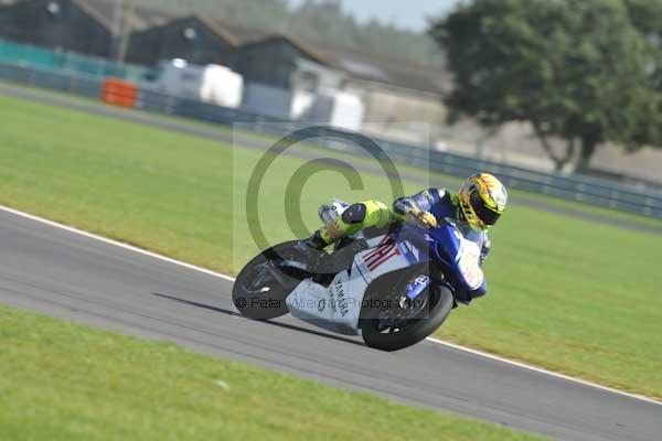 Motorcycle action photographs;Trackday digital images;event digital images;eventdigitalimages;no limits trackday;peter wileman photography;snetterton;snetterton circuit norfolk;snetterton photographs;trackday;trackday photos