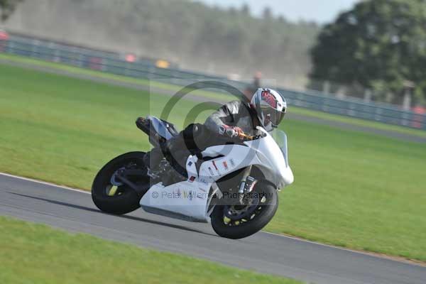 Motorcycle action photographs;Trackday digital images;event digital images;eventdigitalimages;no limits trackday;peter wileman photography;snetterton;snetterton circuit norfolk;snetterton photographs;trackday;trackday photos