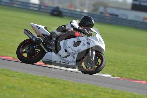 Motorcycle action photographs;Trackday digital images;event digital images;eventdigitalimages;no limits trackday;peter wileman photography;snetterton;snetterton circuit norfolk;snetterton photographs;trackday;trackday photos