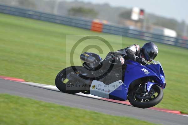 Motorcycle action photographs;Trackday digital images;event digital images;eventdigitalimages;no limits trackday;peter wileman photography;snetterton;snetterton circuit norfolk;snetterton photographs;trackday;trackday photos